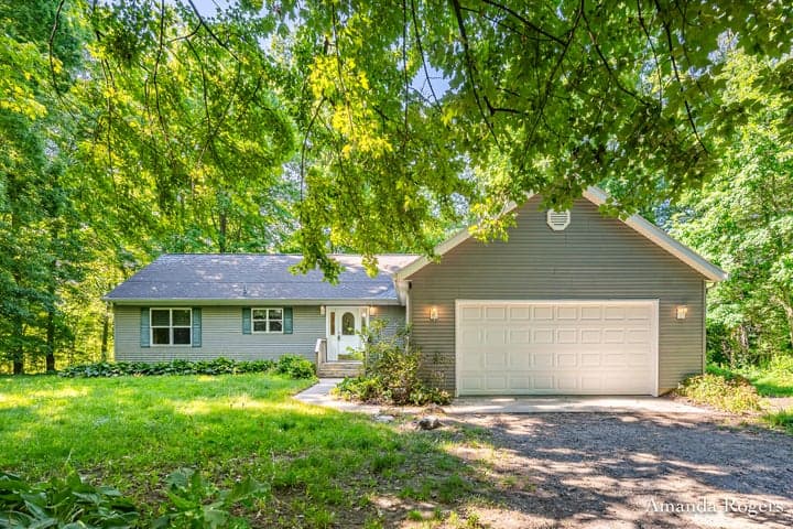 650 Parnell Avenue SE, Lowell, MI 49331