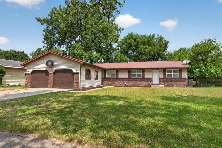 2141 Shangrai-La Drive SE, Grand Rapids, MI 49508