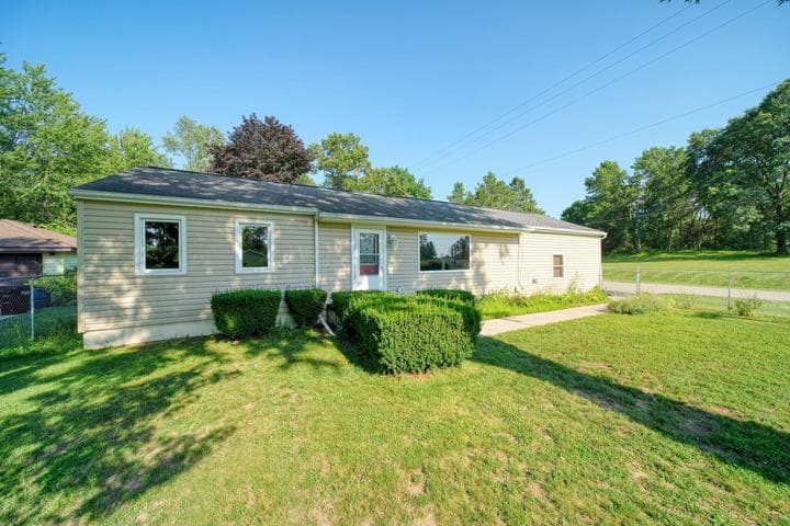5445 Sharon Drive, Jackson, MI 49203