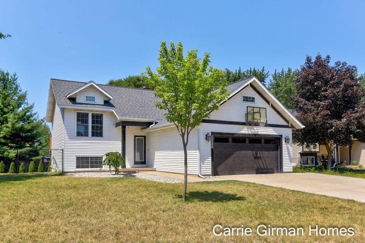 11011 Skyway Lane, Allendale, MI 49401