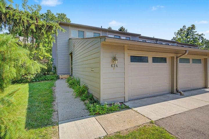 624 Watersedge Drive, Ann Arbor, MI 48105