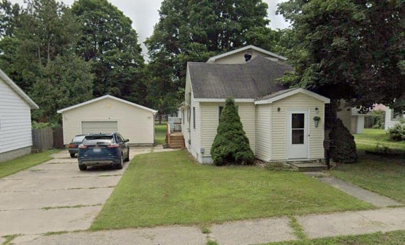229 W North Avenue, Reed City, MI 49677