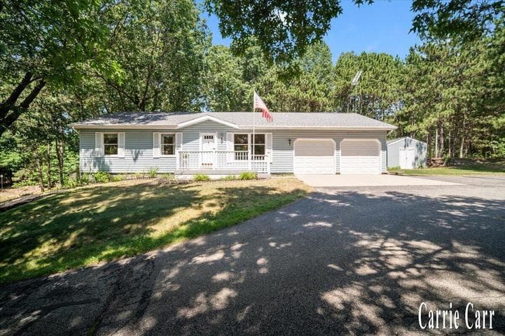 8670 Wolven Avenue NE, Rockford, MI 49341
