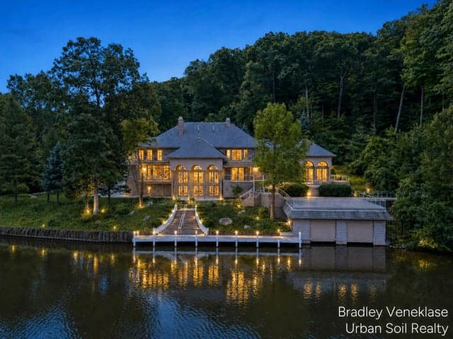 7635 Sandy Hollow Drive SE, Alto, MI 49302