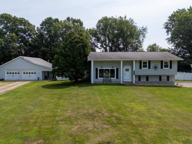 57089 Linda Avenue, Three Rivers, MI 49093