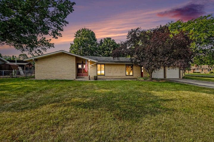 2436 Fountain Lane, Stevensville, MI 49127