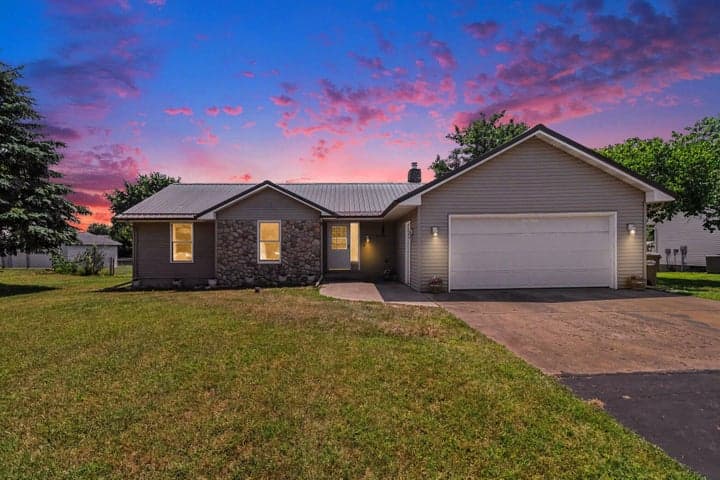 31421 64th Avenue, Lawton, MI 49065