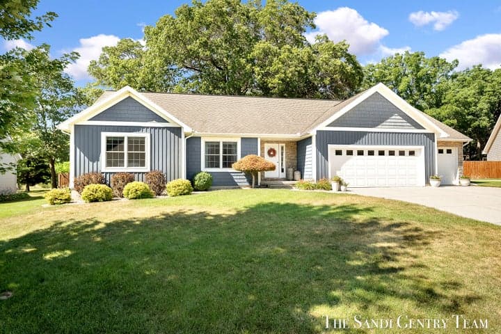 15055 Oakland Street, Spring Lake, MI 49456