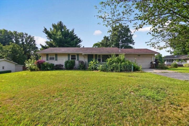 3015 John Glenn Drive, Jackson, MI 49201