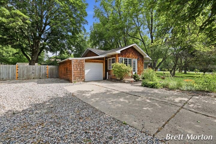 2304 Tecumseh River Road, Lansing, MI 48906