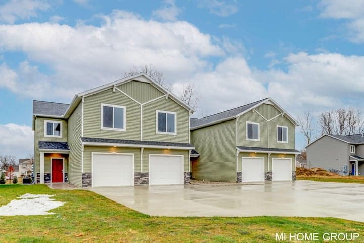 13680 Signature Drive, Holland, MI 49424