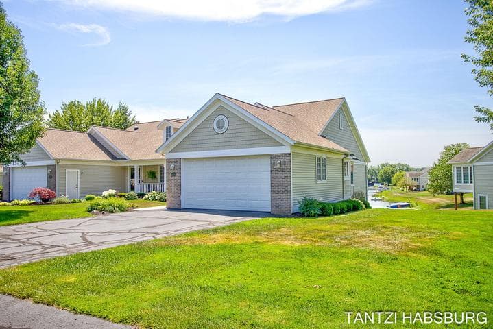 8930 N Clearwater Drive 104, Zeeland, MI 49464
