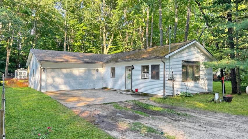2599 Pleasant Lake Shore Drive, Cadillac, MI 49601