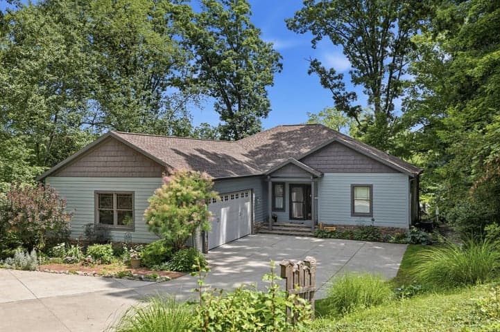 7352 Hallridge Drive NE, Belding, MI 48809