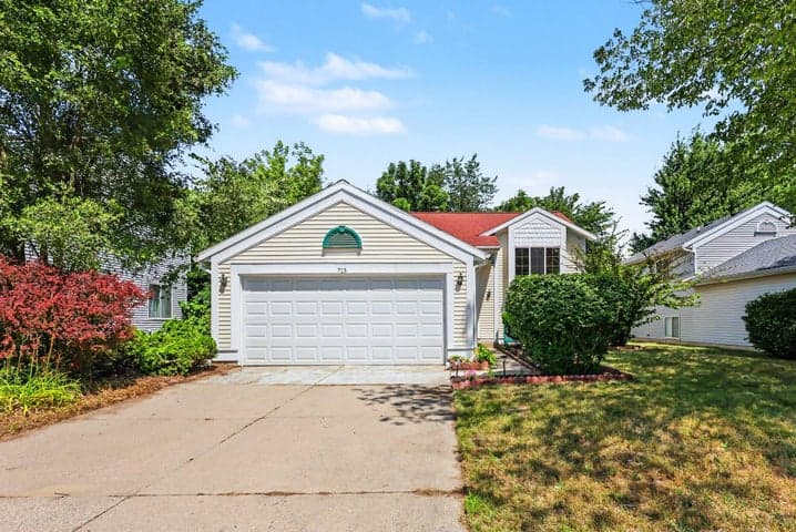 715 Springwood Drive SE, Kentwood, MI 49548