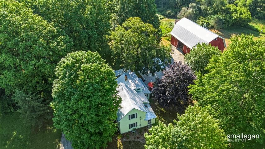 14960 White Creek Avenue NE, Cedar Springs, MI 49319