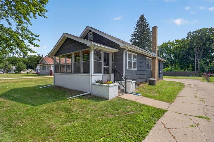 703 Winifred Street, Jackson, MI 49202