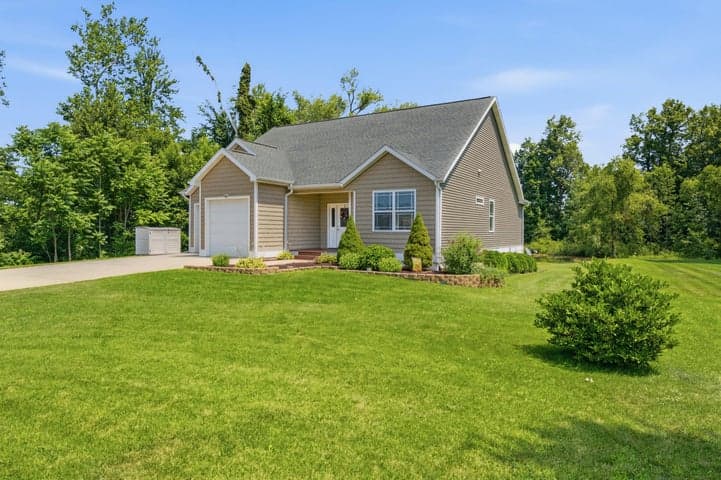 1155 Sonoma Court, Baroda, MI 49101