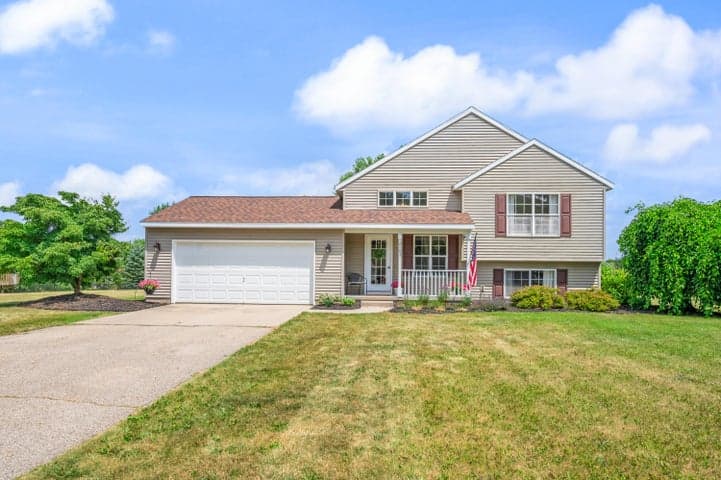 2103 Winston View Drive, Cedar Springs, MI 49319