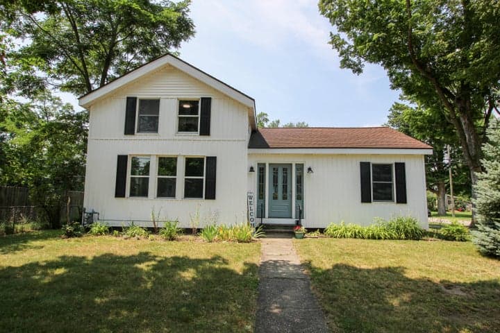 422 Maple Street, Three Rivers, MI 49093