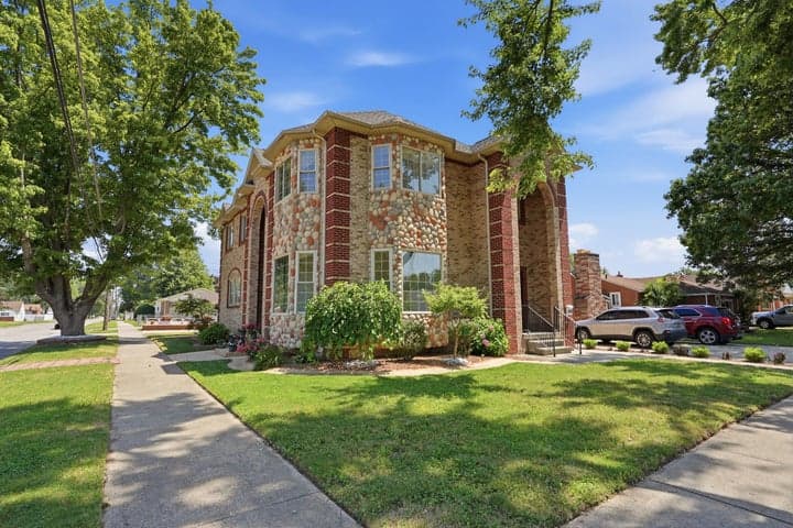 8336 Nightingale Street, Dearborn Heights, MI 48127