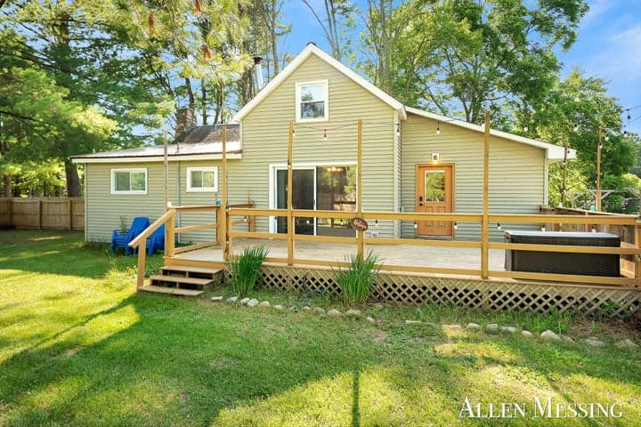 769 S Pine Avenue, White Cloud, MI 49349