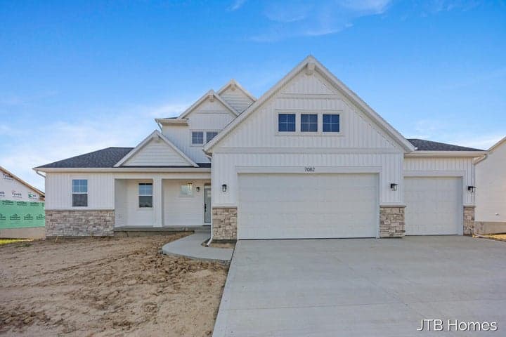 7082 Kettle Dale Avenue SE, Alto, MI 49302