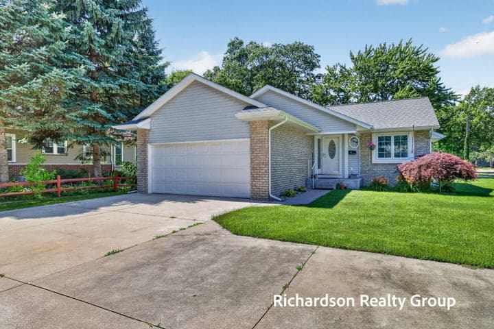 405 Douglas Street, Muskegon, MI 49445