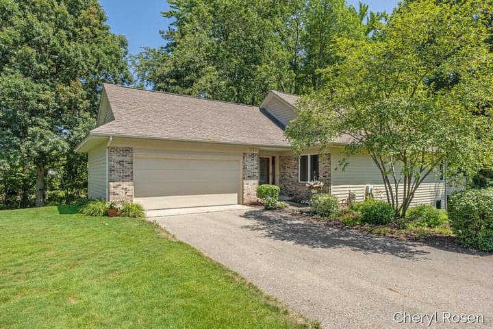 7036 Treetop Lane NE 24, Rockford, MI 49341