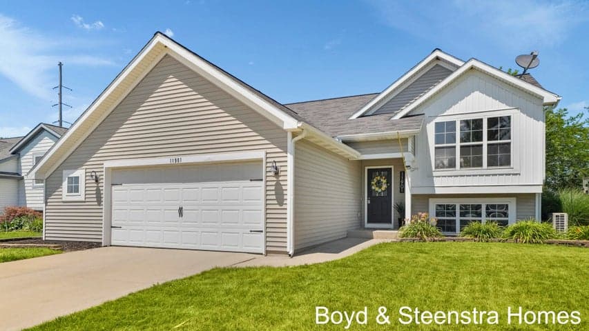 11901 Hickoryrow Drive, Holland, MI 49424