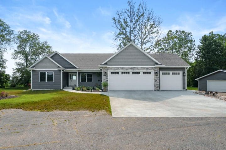 315 Prairiewood Drive, Otsego, MI 49078