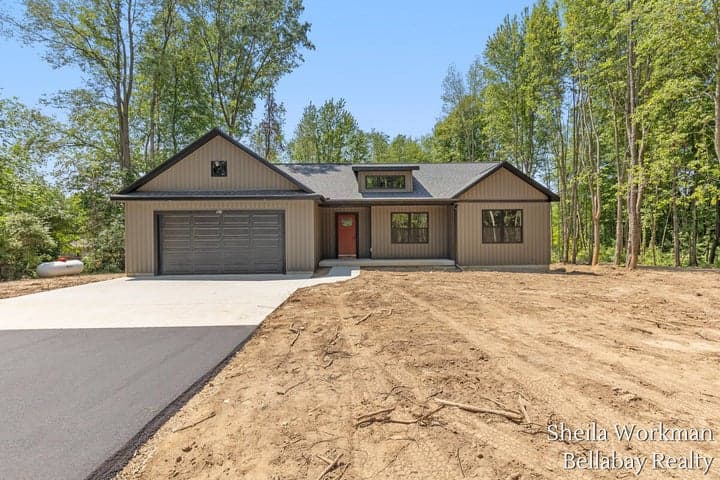 6381 Wood School Road, Freeport, MI 49325