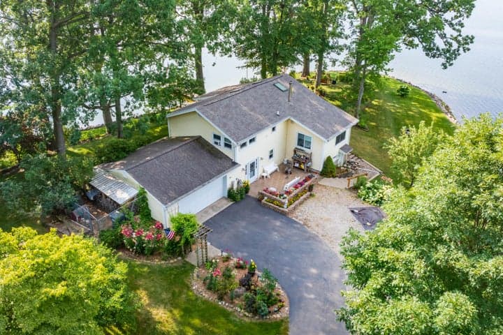 12101 Oakridge Road, Plainwell, MI 49080