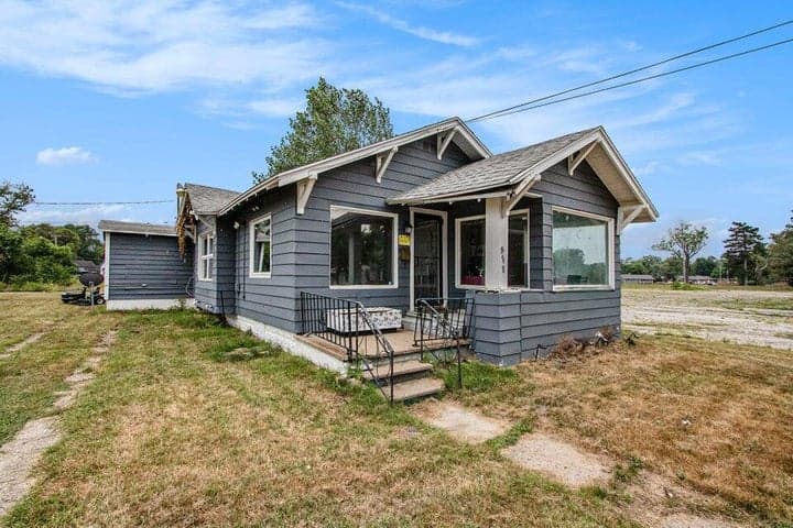 952 Pipestone Street, Benton Harbor, MI 49022