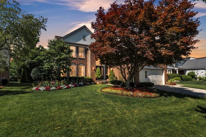 44899 Weymouth Drive, Canton, MI 48188