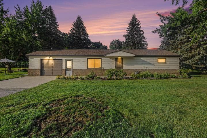 5385 Saint Joseph Avenue, Stevensville, MI 49127