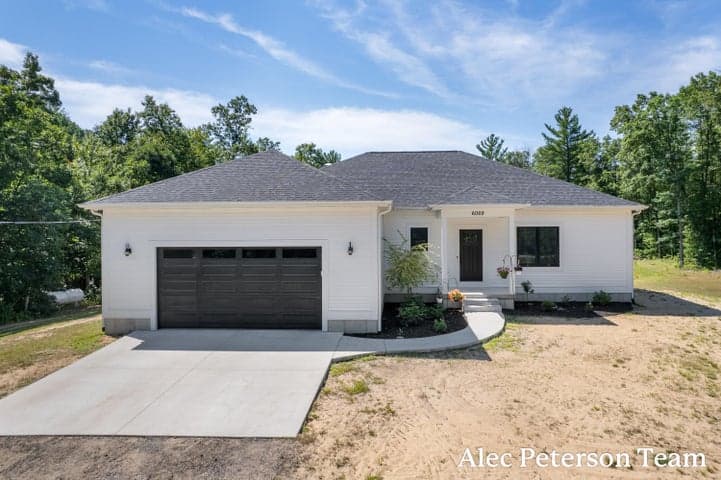 6069 Ruthie Lane, Fruitport, MI 49415