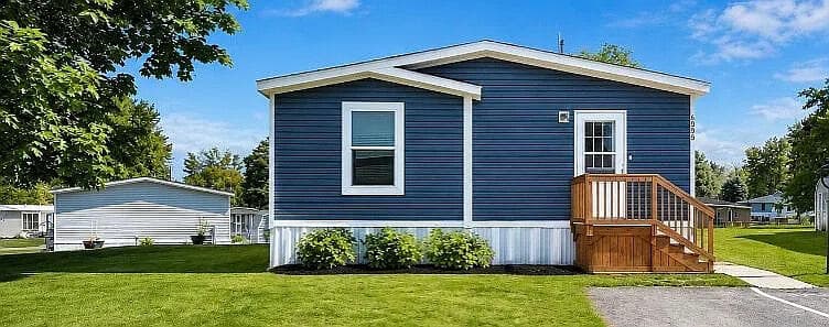 6995 Shamley Avenue NE, Belmont, MI 49306