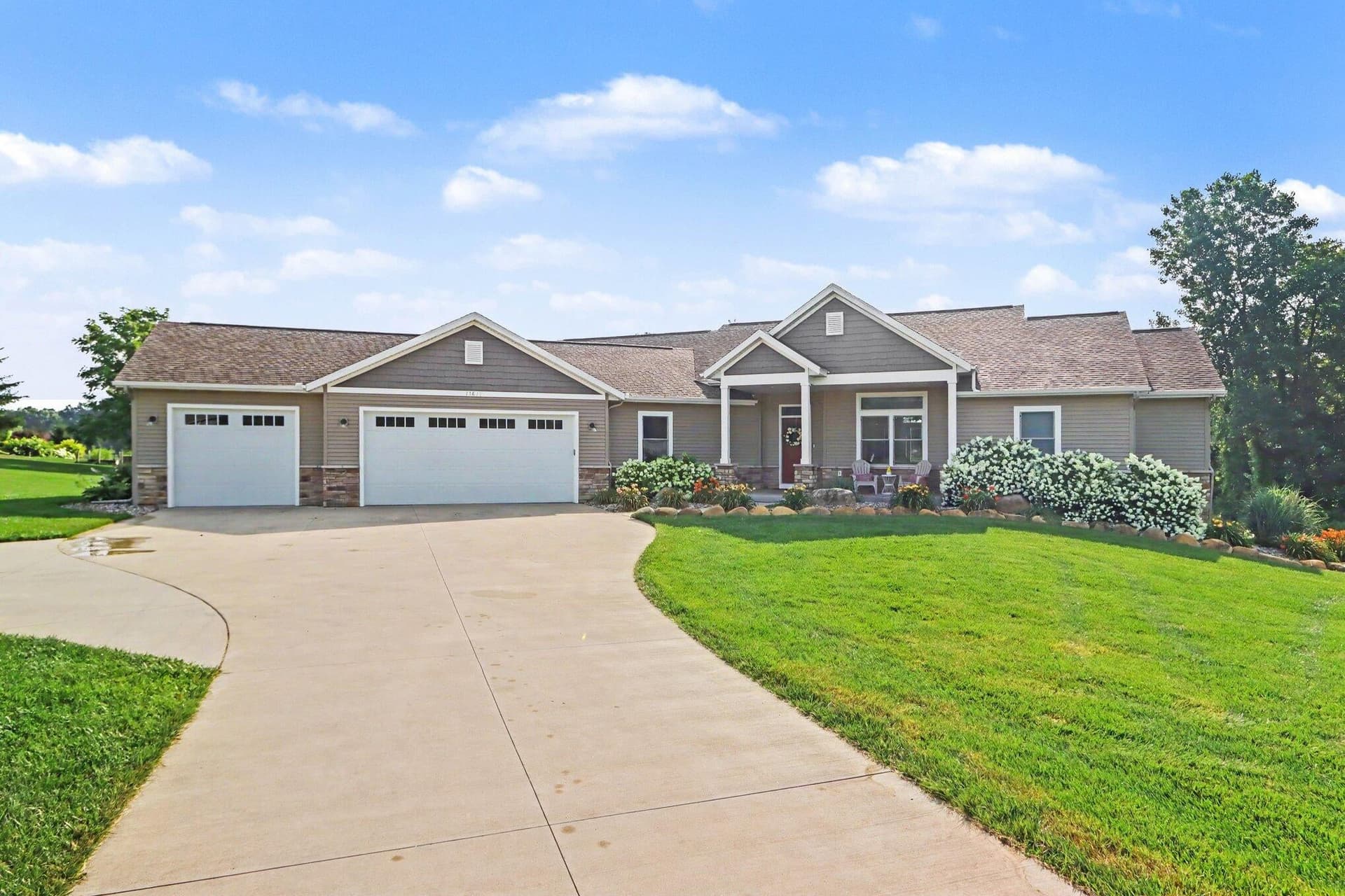13825 Peninsula Drive, Galesburg, MI 49053