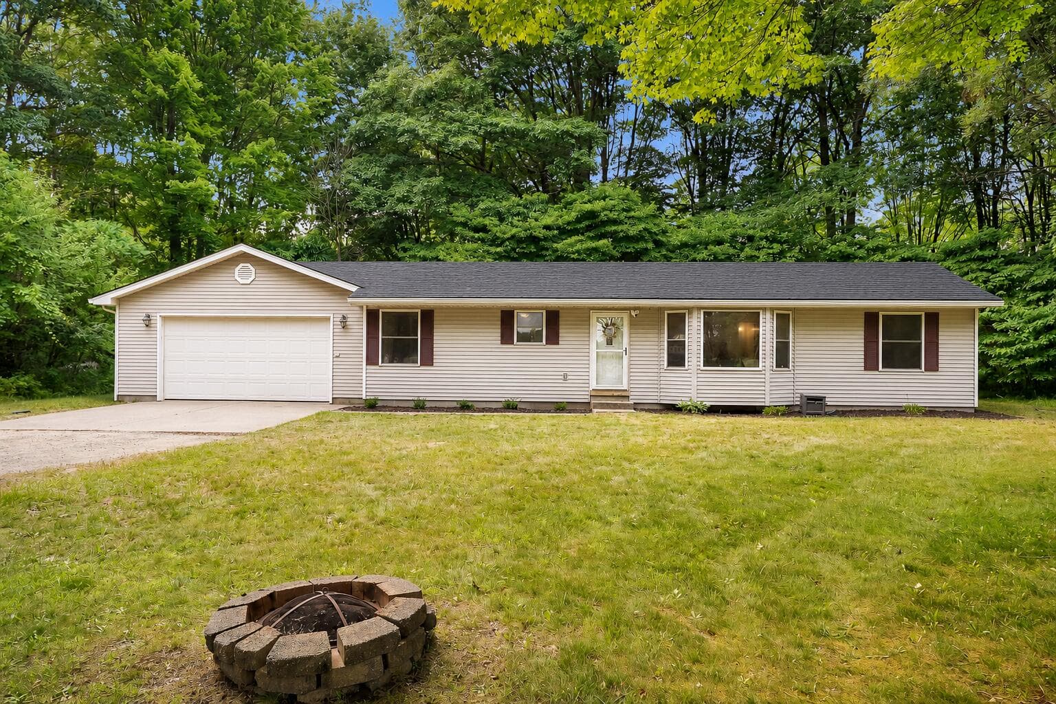 2841 W 92nd, Newaygo, MI 49337