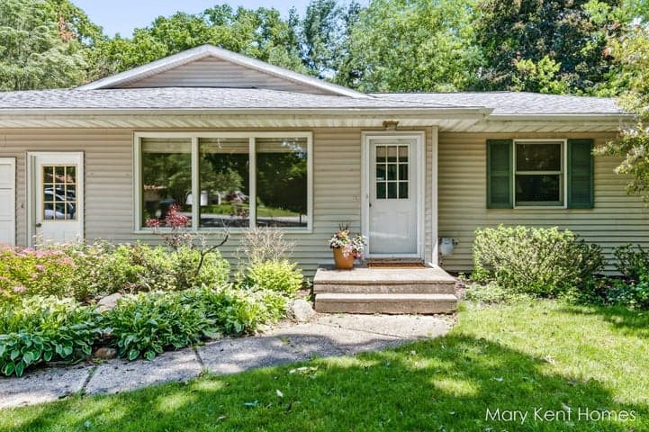 6662 Buttrick Avenue SE, Alto, MI 49302
