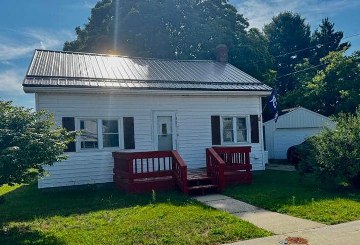 111 S Hemlock Street, Evart, MI 49631