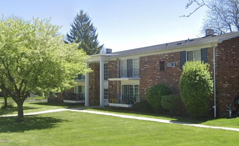 416 S Fox Hills Drive S A-2, Bloomfield Hills, MI 48304