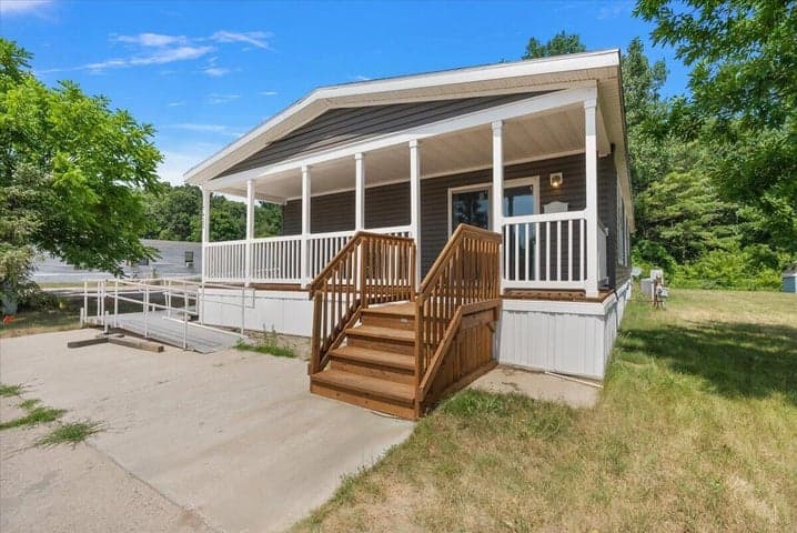7422 Woods Edge Drive NE, Belmont, MI 49306