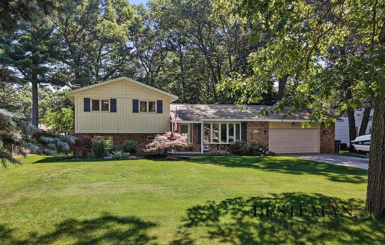944 W Fennwood Circle, Muskegon, MI 49445