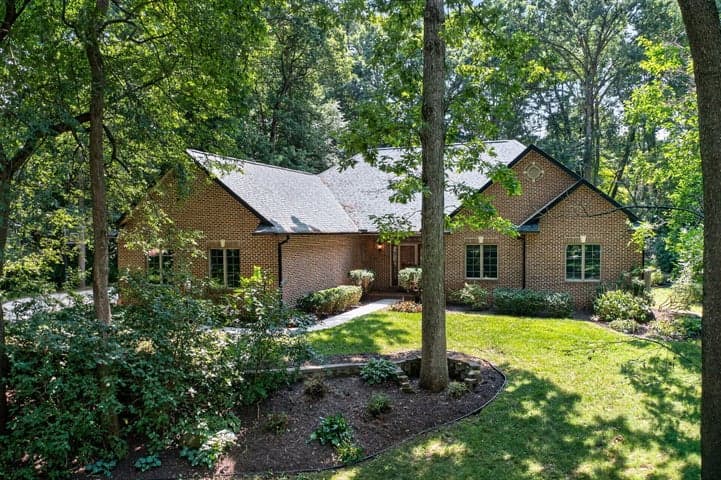 33141 Glen Eagle Court, Niles, MI 49120