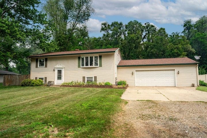 1371 Hazelwood Drive, Plainwell, MI 49080