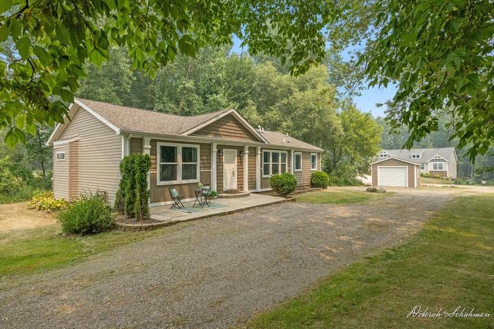 9686 10 Mile Road NE, Rockford, MI 49341