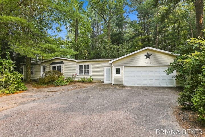 70354 16th Avenue, South Haven, MI 49090