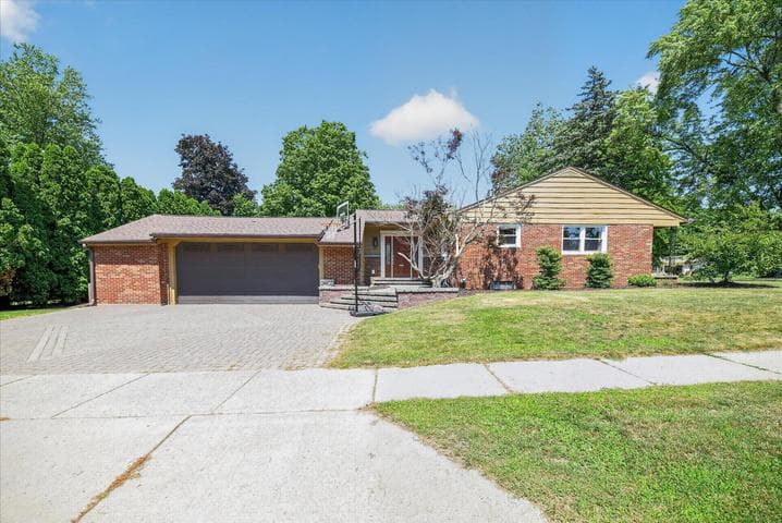 876 Riverside Drive, Portland, MI 48875